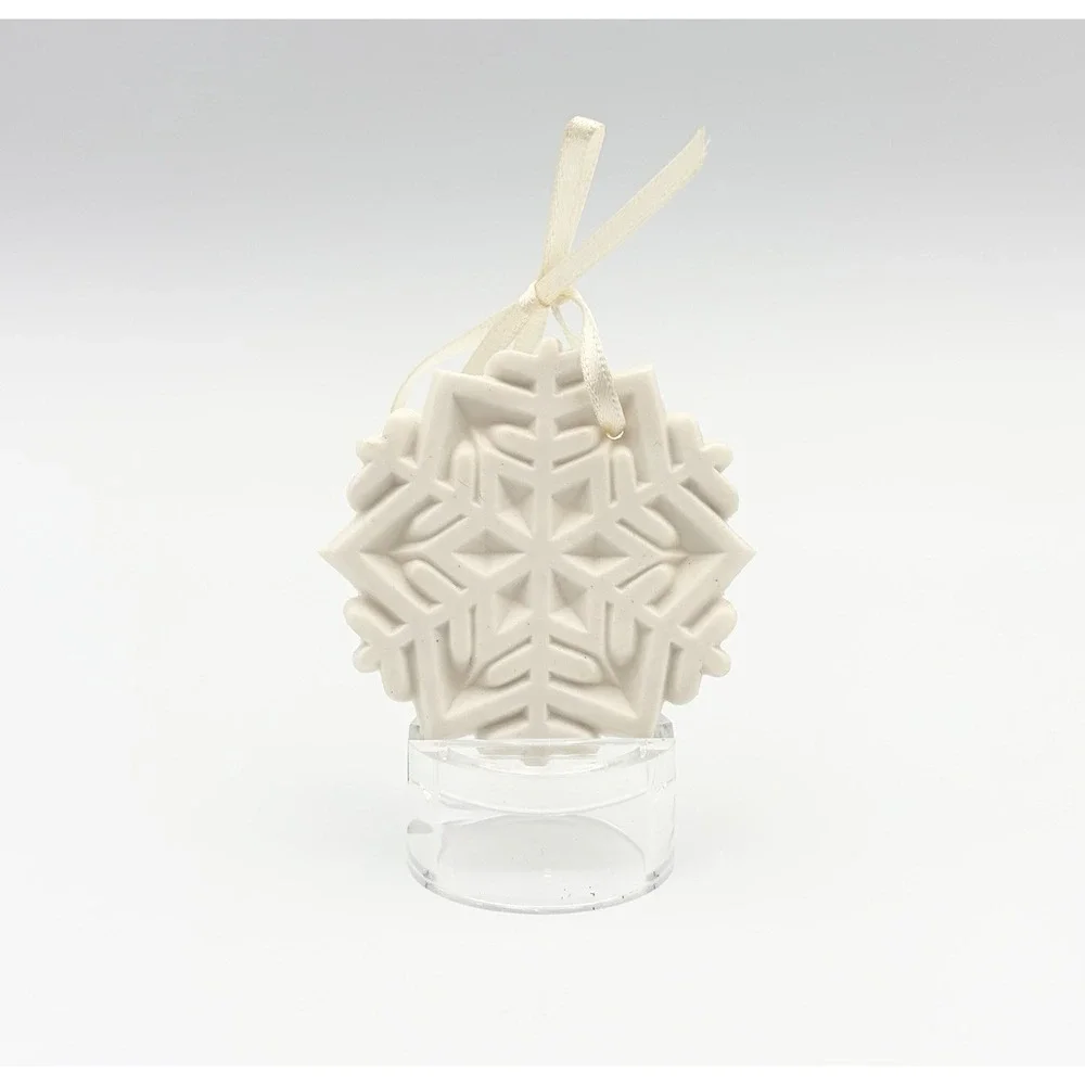 Margaret Furlong 1989 A Winter Jewel Snowflake Ornament 2